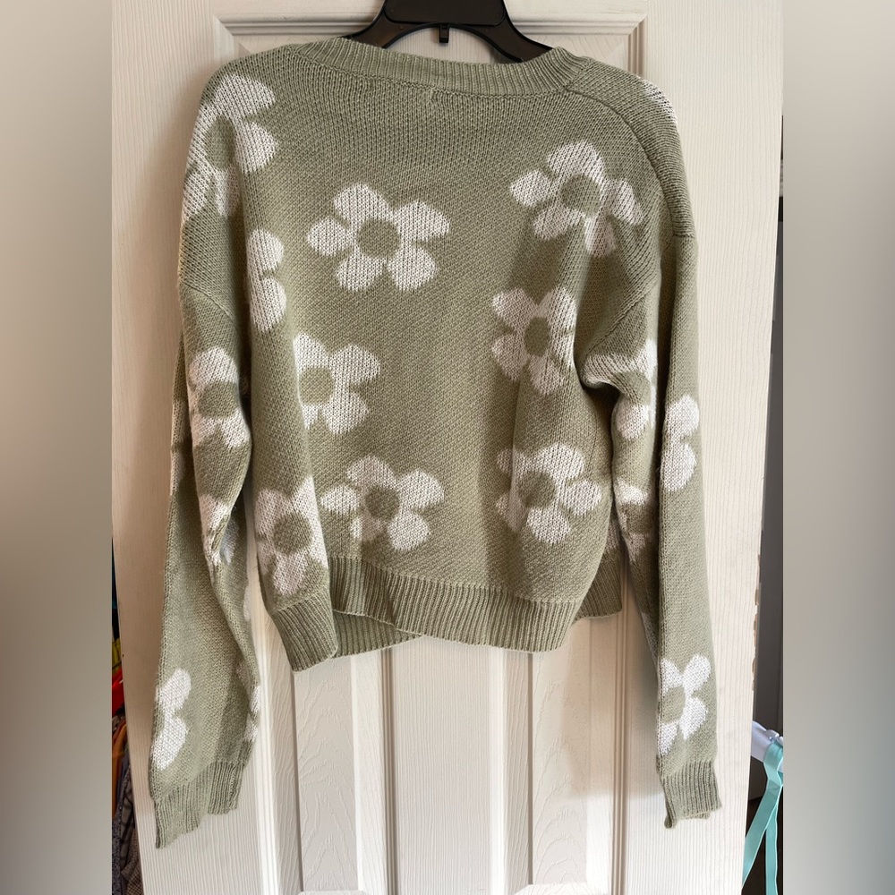 Flower Sweater - Picture 2 of 3